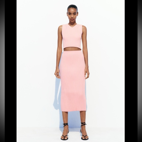 RIBBED KNIT CROP TOP & MIDI SKIRT - Picture 1 of 16